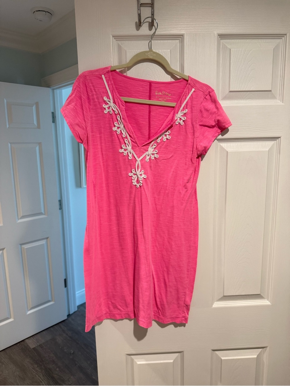 Lilly Pulitzer Bright Pink Short Sleeve V-Neck Tunic with White Embroidery